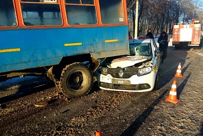 В Речице такси врезалось в грузовик. Пострадала пассажирка
